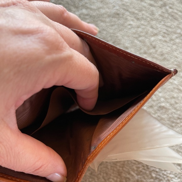 Authentic Genuine Dooney & Bourke Women’s Leather Wallet - Picture 9 of 12